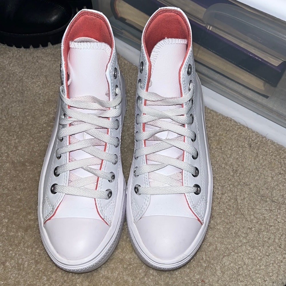 Platform White Leather Converse size 6!! Gently worn, almost new! #converse